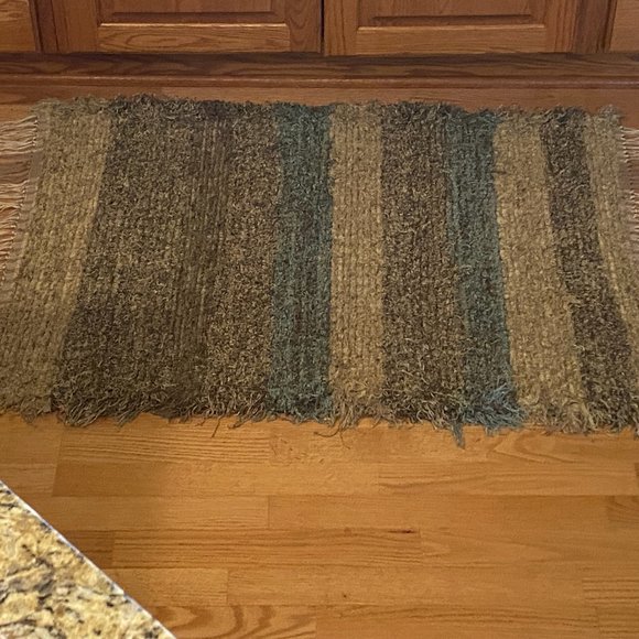 Throw Rug - Picture 3 of 16